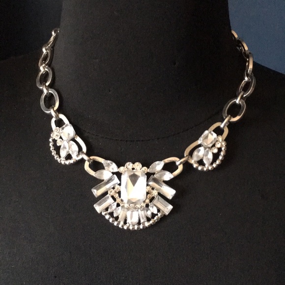 🦋 Crystal Statement Necklace - Picture 2 of 2